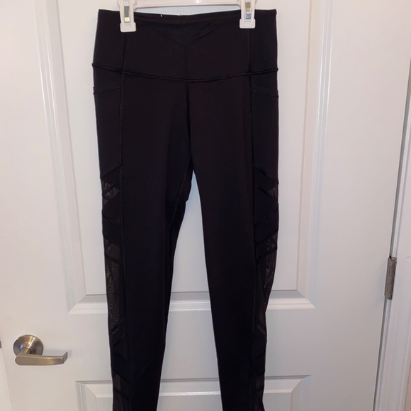 Victoria's Secret Victoria Sport Knockout Mesh Criss-Cross Legging - Picture 5 of 5
